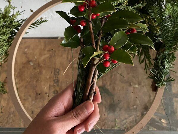 DIY Christmas wreath holly